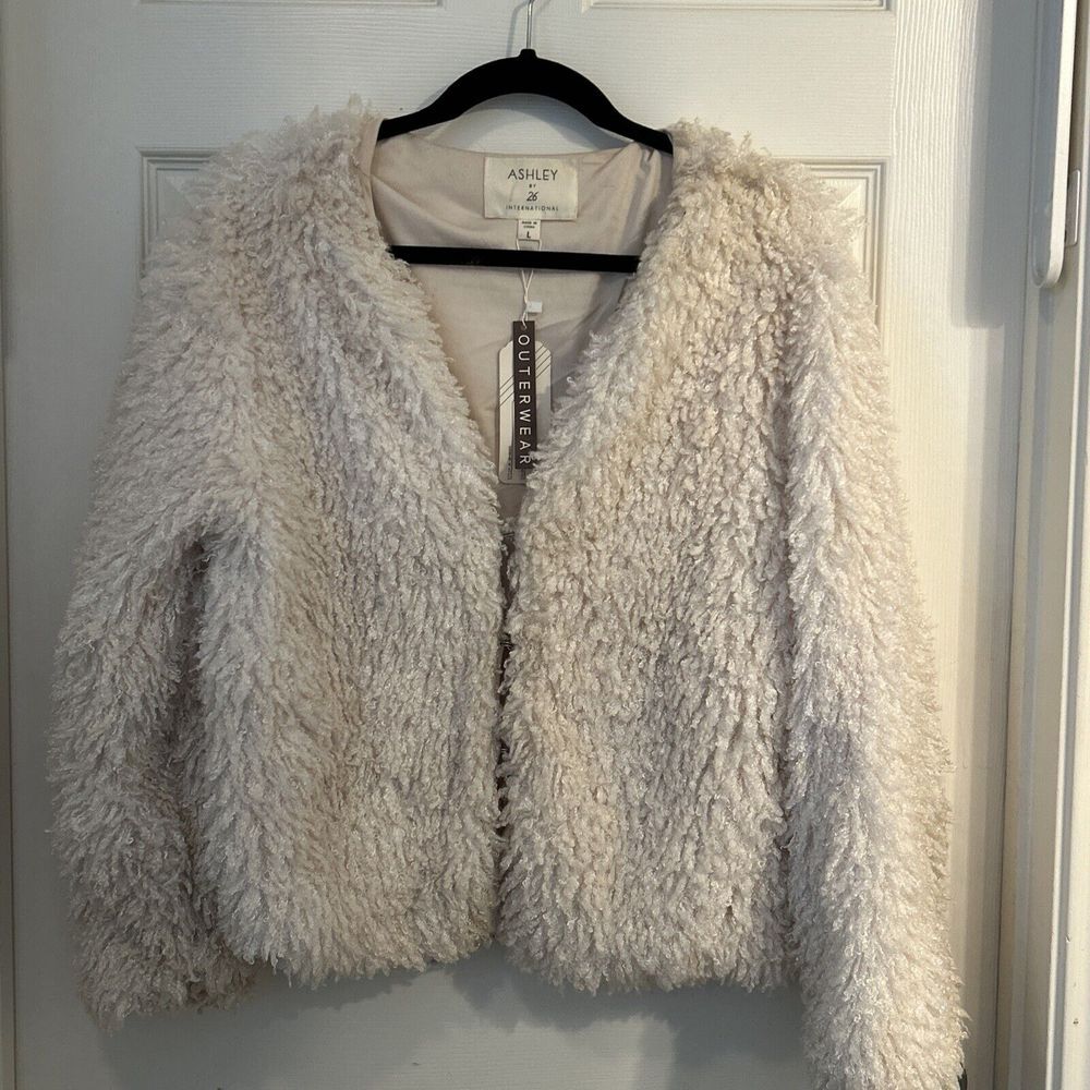 NWT Women's Large Fluffy Faux Fur Jacket with Breathable Material Inside